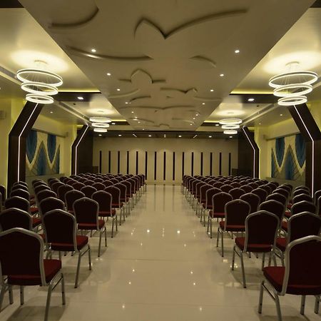 Hotel Jhankar Palace Dhule Exterior photo