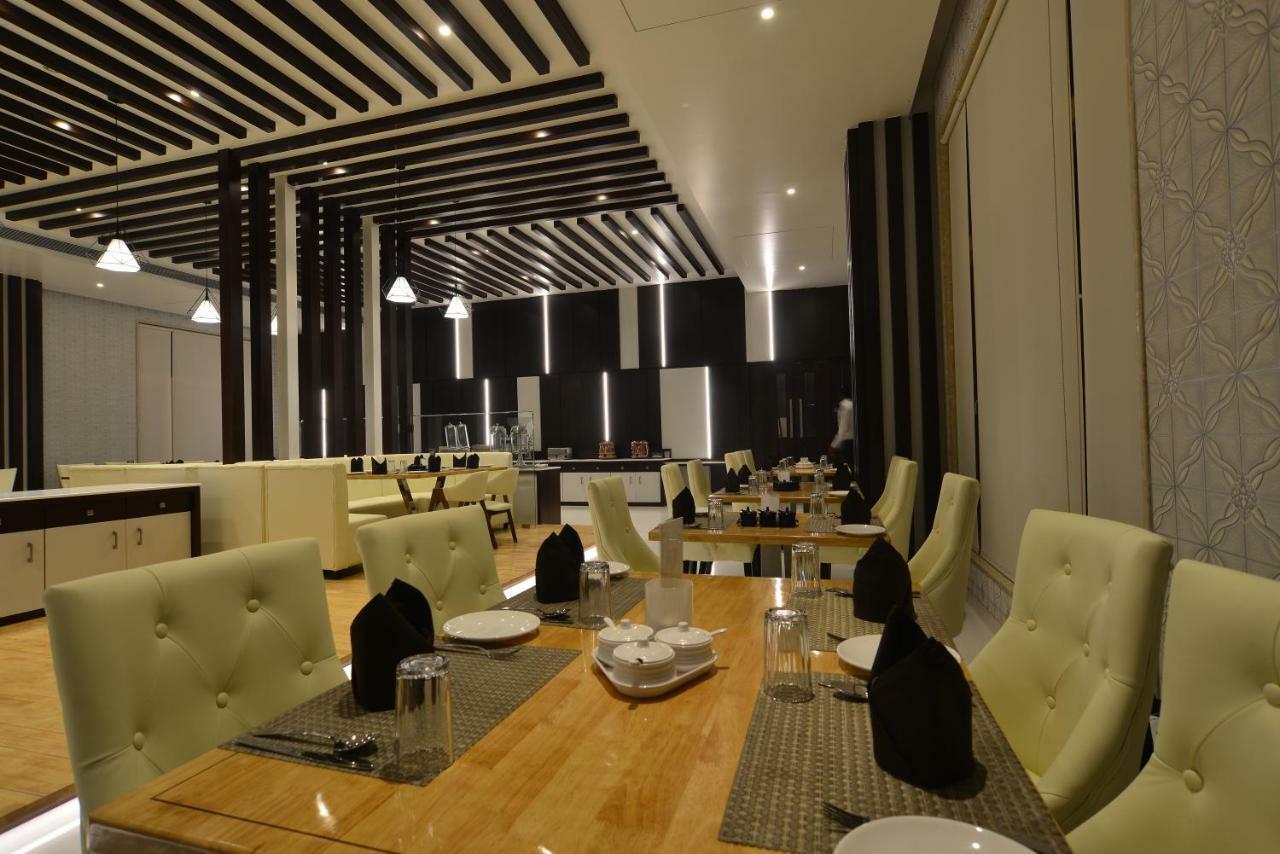 Hotel Jhankar Palace Dhule Exterior photo