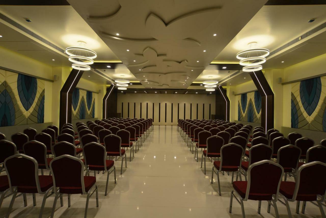 Hotel Jhankar Palace Dhule Exterior photo