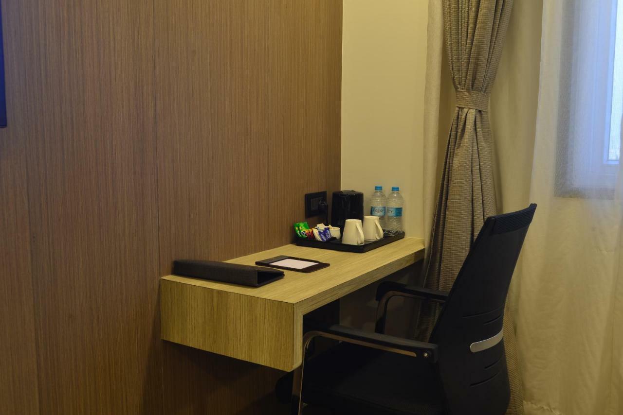 Hotel Jhankar Palace Dhule Exterior photo