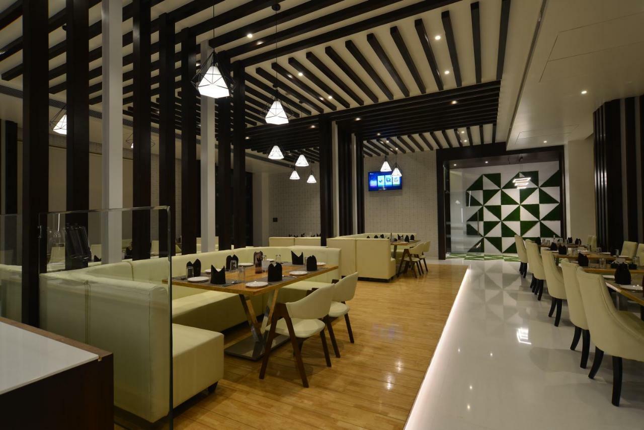Hotel Jhankar Palace Dhule Exterior photo
