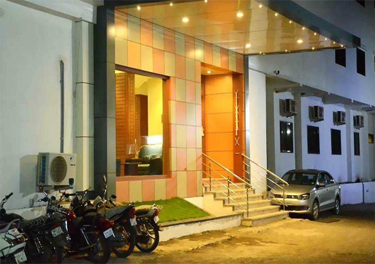 Hotel Jhankar Palace Dhule Exterior photo